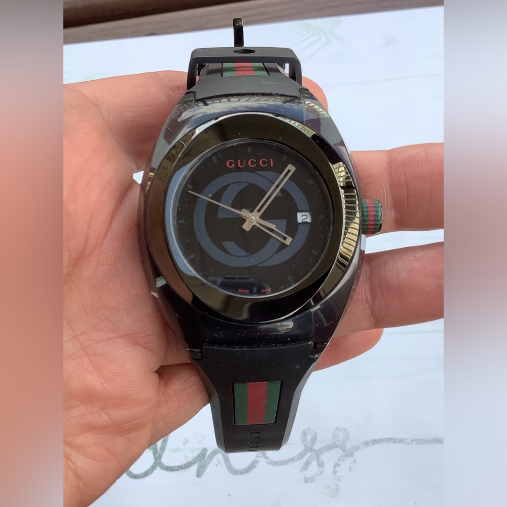 Mens GUCCI🌟 BIG and BEAUTIFUL 🖤💚❤️watch - Picture 3 of 16